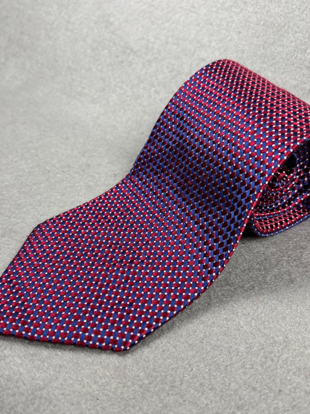 Charvet Place Vendôme Paris Red Blue Woven Silk Men's Tie